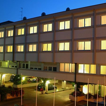 Augustus Hotel Biella Extérieur photo