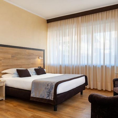 Augustus Hotel Biella Extérieur photo