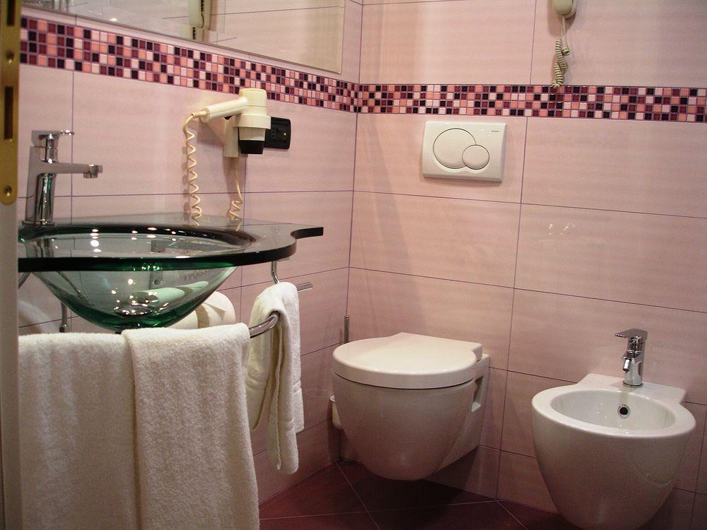 Augustus Hotel Biella Extérieur photo