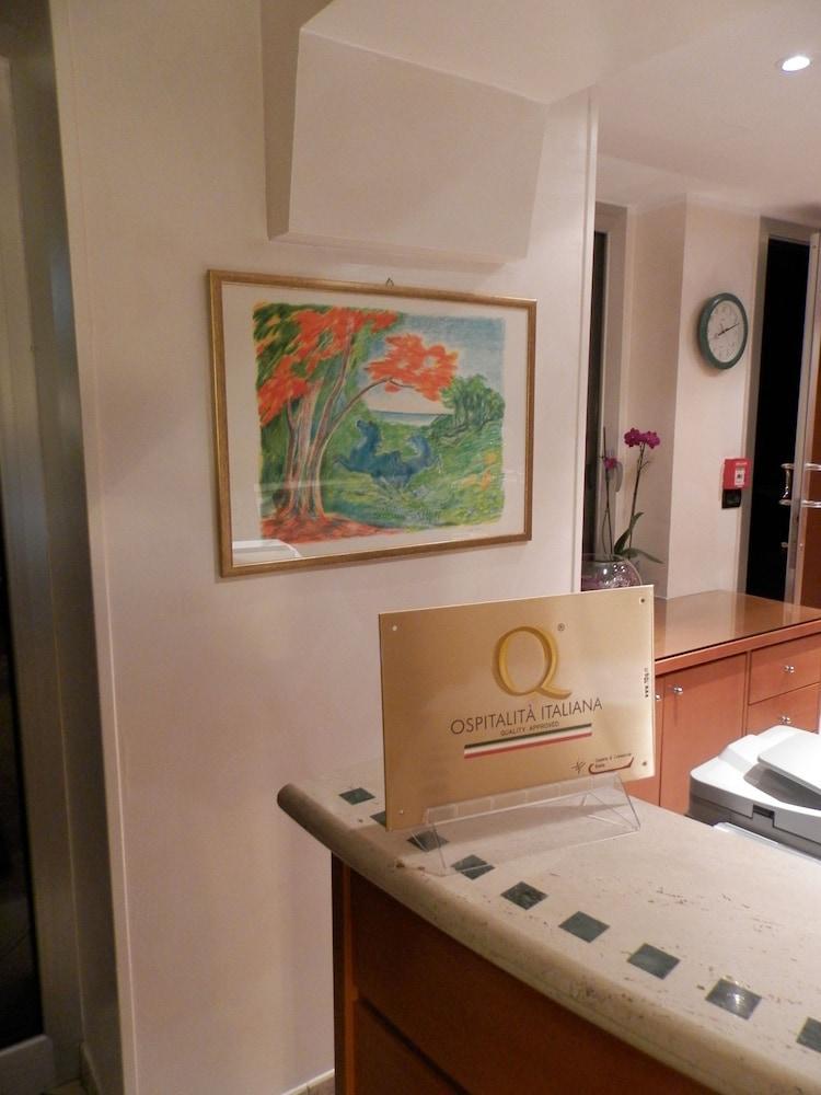 Augustus Hotel Biella Extérieur photo