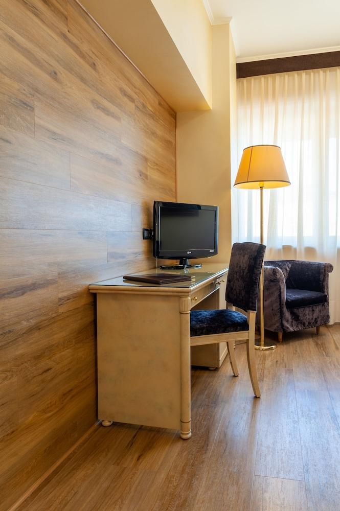Augustus Hotel Biella Extérieur photo