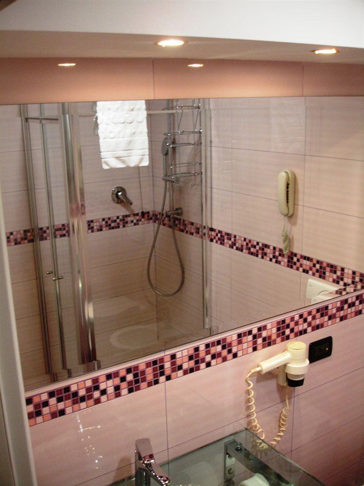 Augustus Hotel Biella Extérieur photo