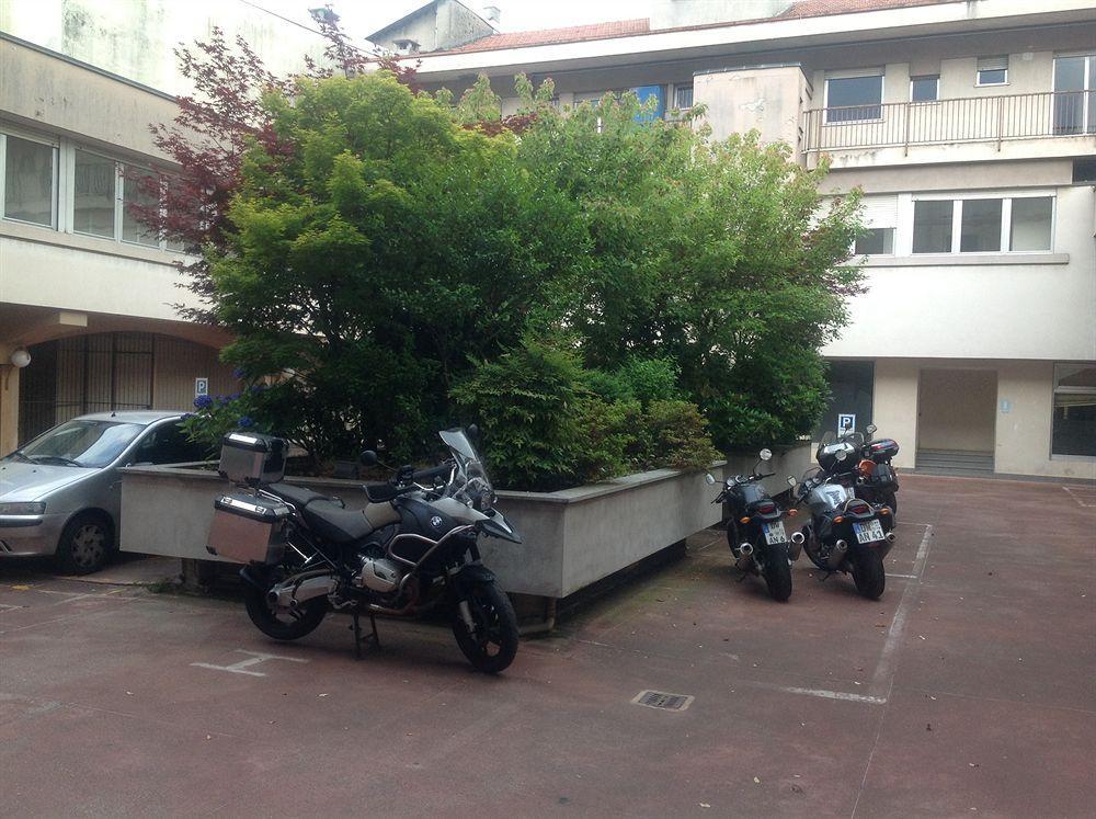 Augustus Hotel Biella Extérieur photo