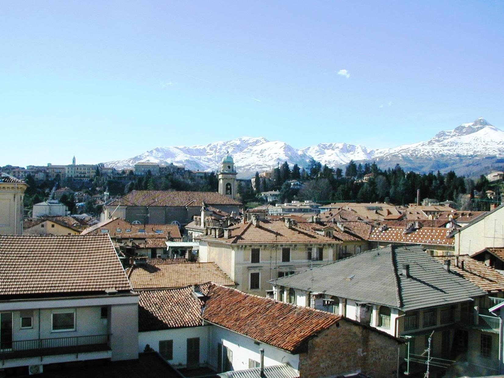 Augustus Hotel Biella Extérieur photo