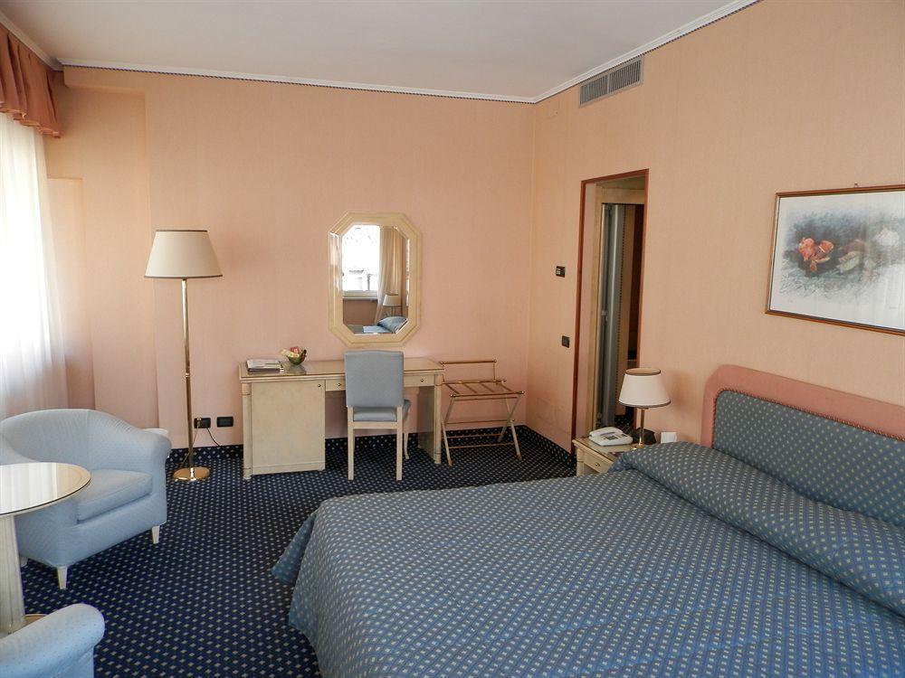 Augustus Hotel Biella Extérieur photo