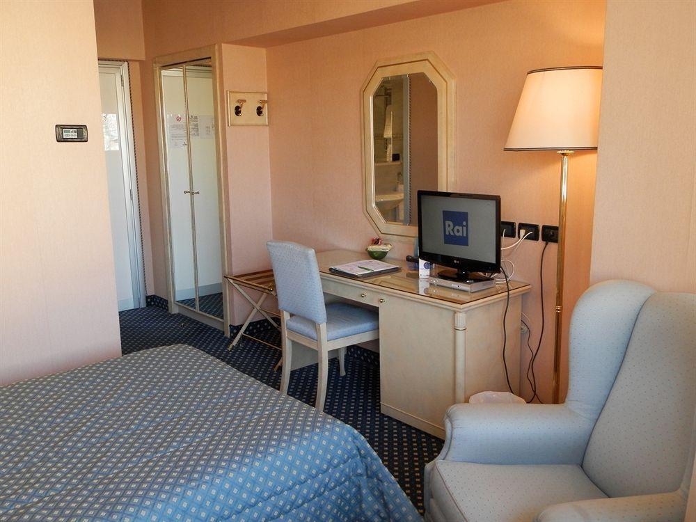 Augustus Hotel Biella Extérieur photo