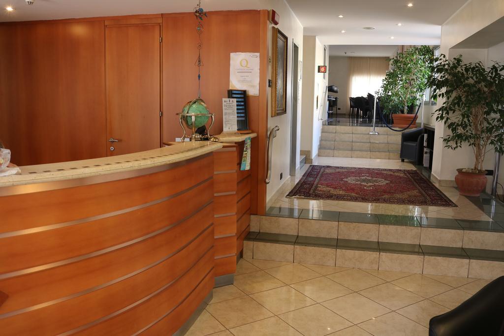 Augustus Hotel Biella Extérieur photo