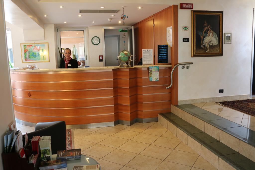 Augustus Hotel Biella Extérieur photo