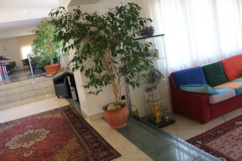 Augustus Hotel Biella Extérieur photo