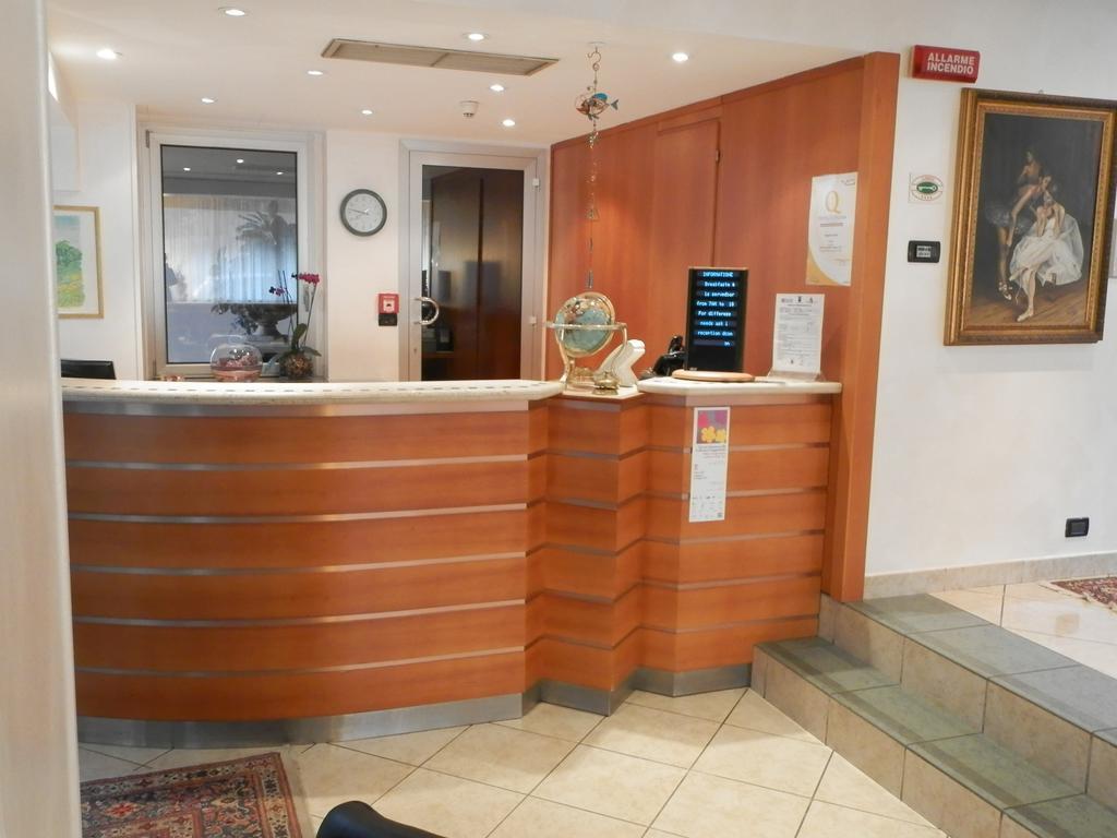 Augustus Hotel Biella Extérieur photo