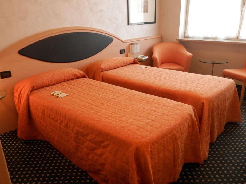 Augustus Hotel Biella Extérieur photo