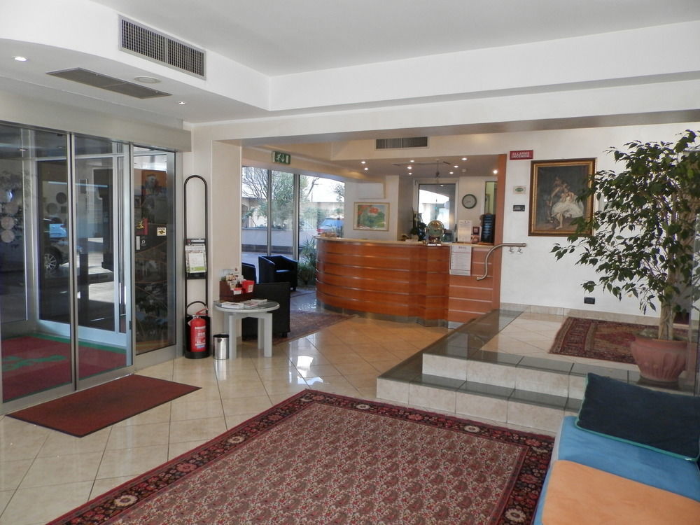 Augustus Hotel Biella Extérieur photo