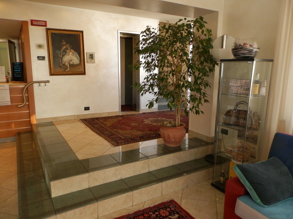 Augustus Hotel Biella Extérieur photo