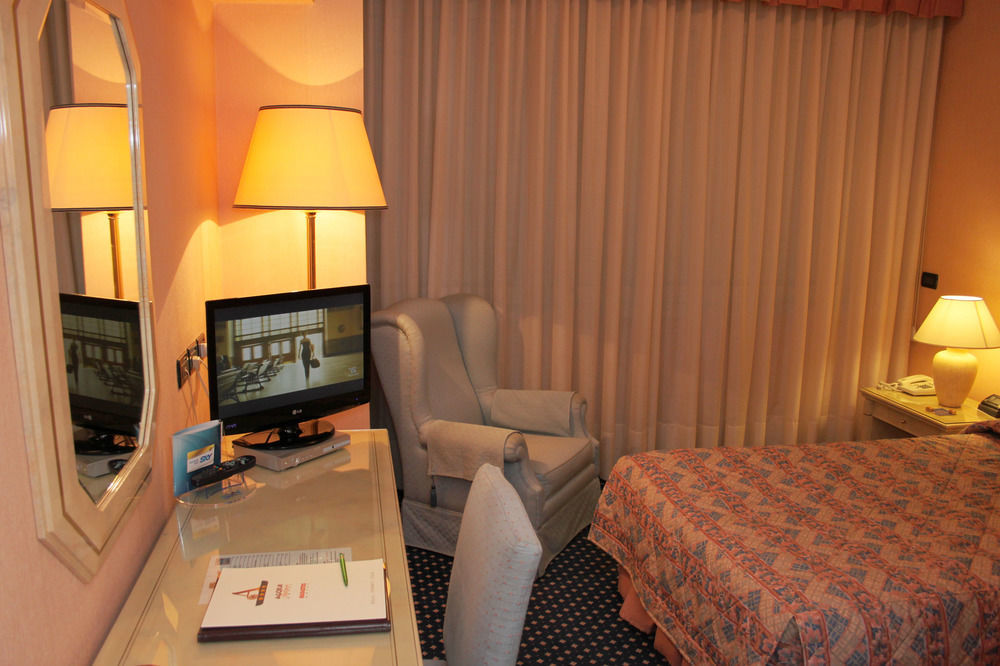Augustus Hotel Biella Extérieur photo