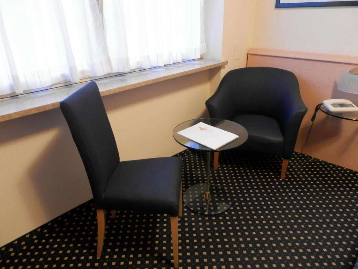 Augustus Hotel Biella Chambre photo