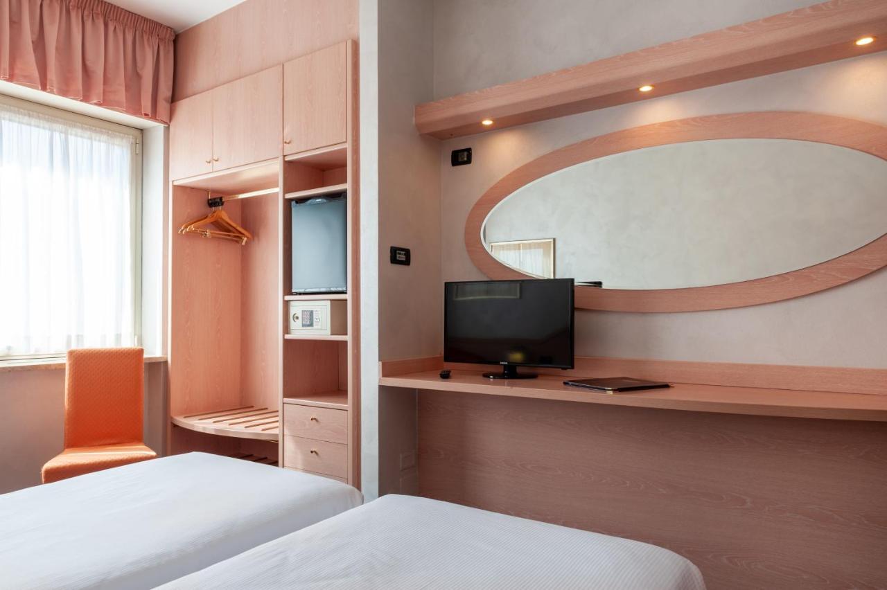 Augustus Hotel Biella Extérieur photo