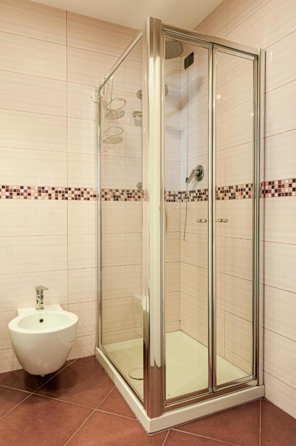 Augustus Hotel Biella Extérieur photo