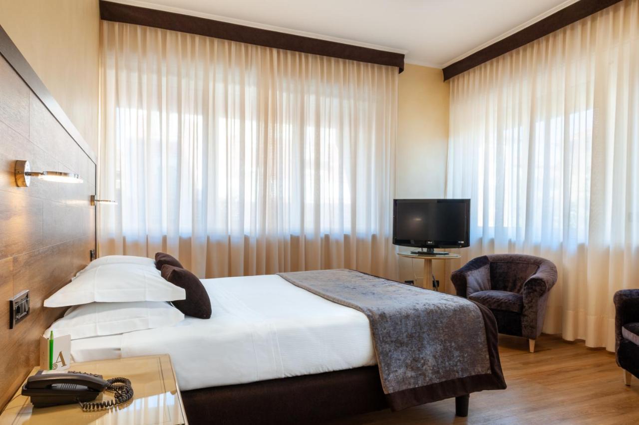 Augustus Hotel Biella Extérieur photo