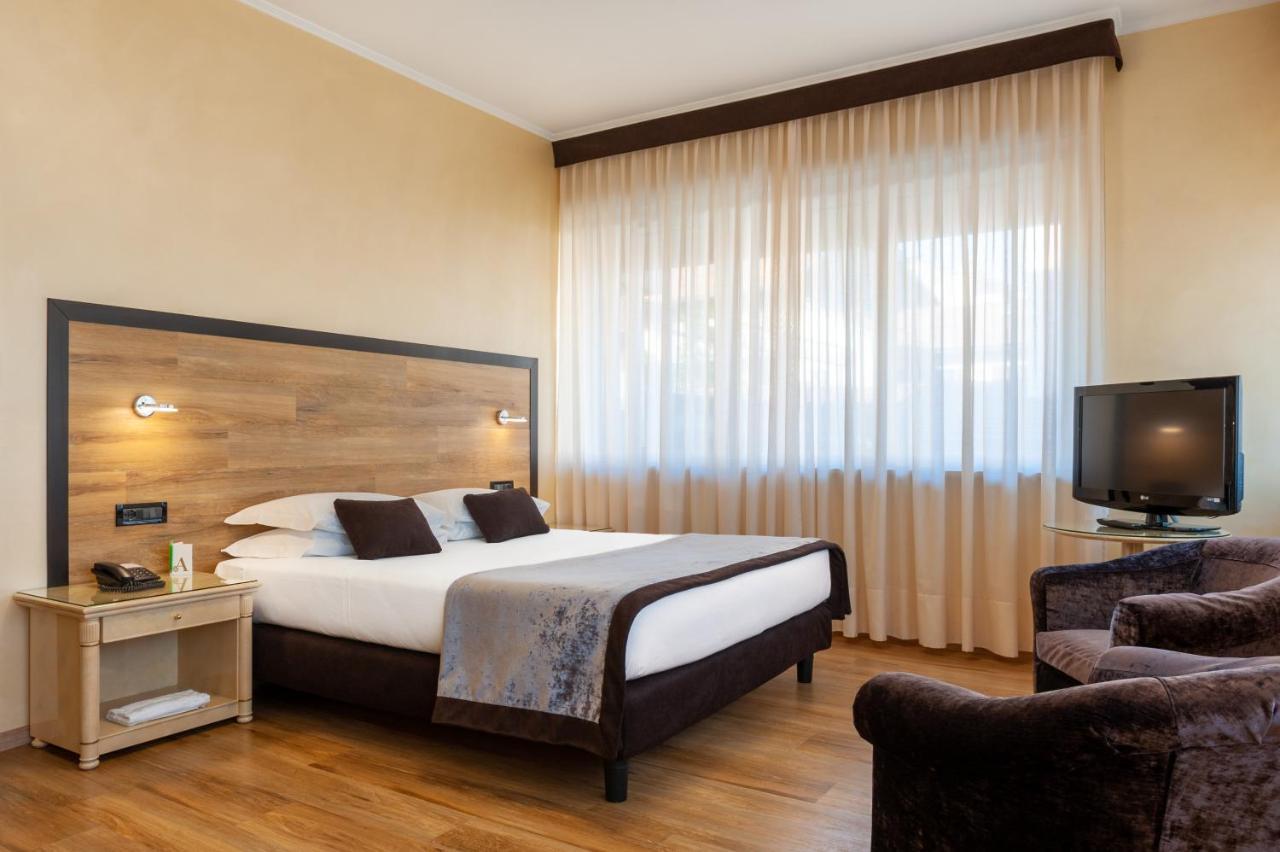Augustus Hotel Biella Extérieur photo