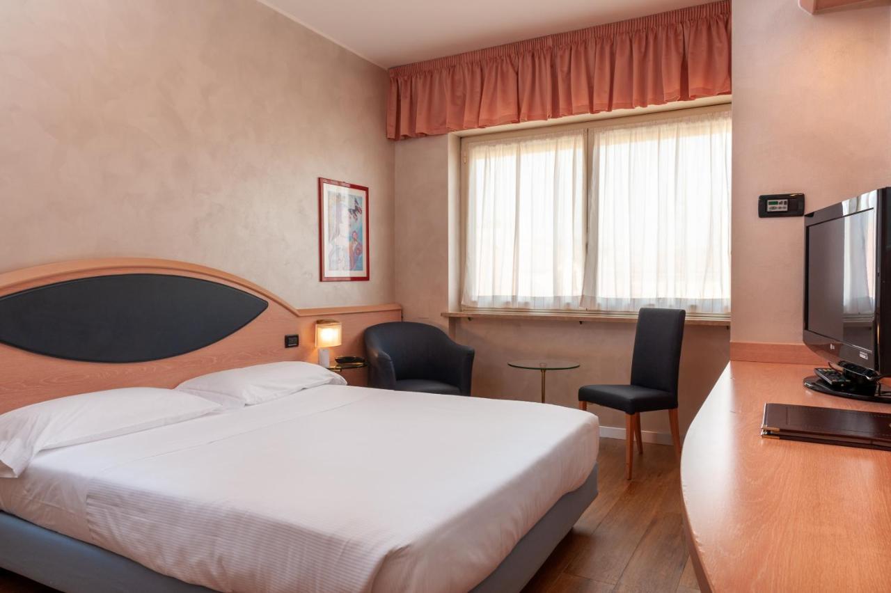 Augustus Hotel Biella Extérieur photo