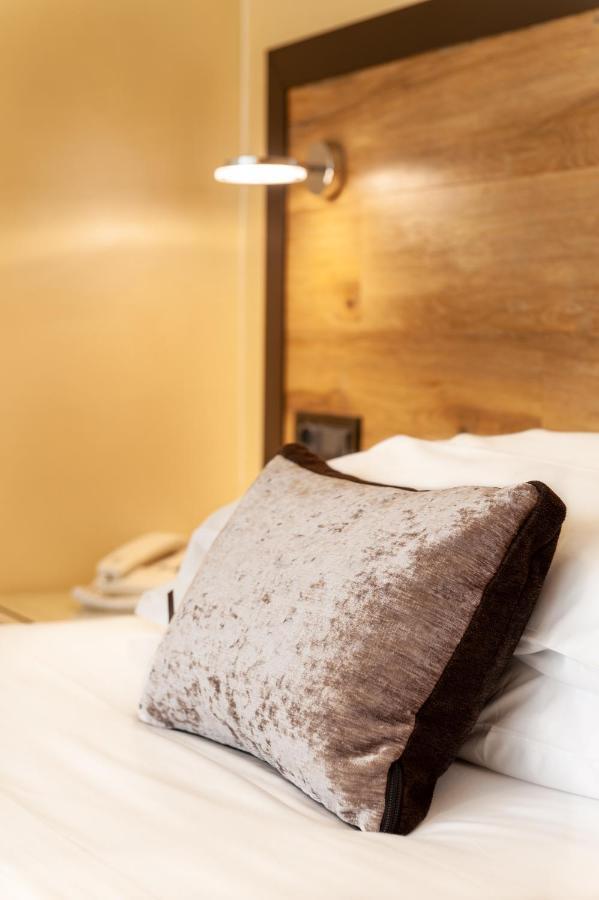 Augustus Hotel Biella Extérieur photo