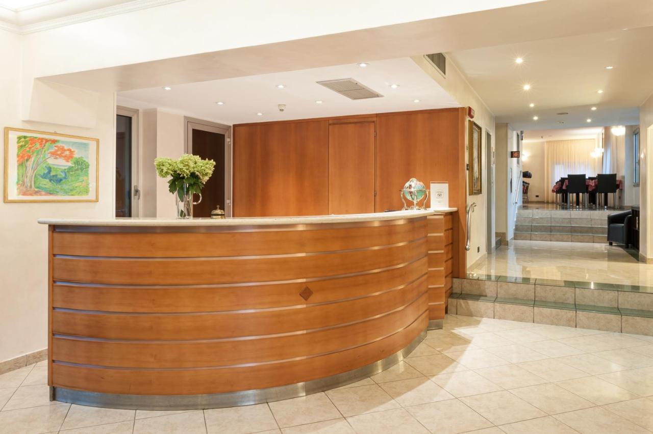 Augustus Hotel Biella Extérieur photo