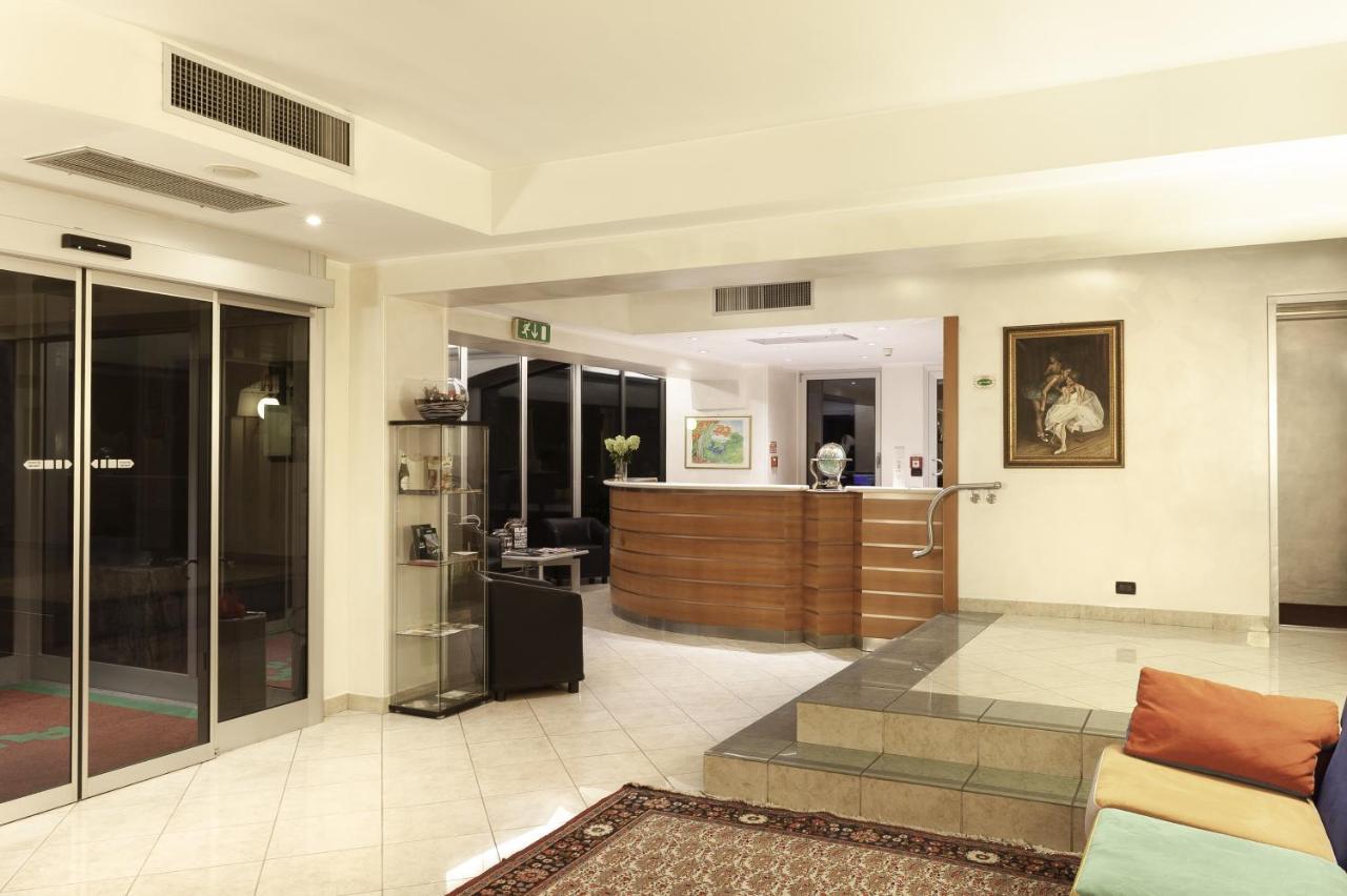 Augustus Hotel Biella Extérieur photo