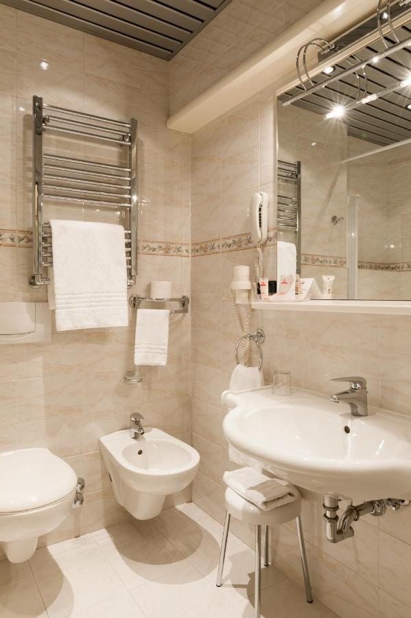 Augustus Hotel Biella Extérieur photo
