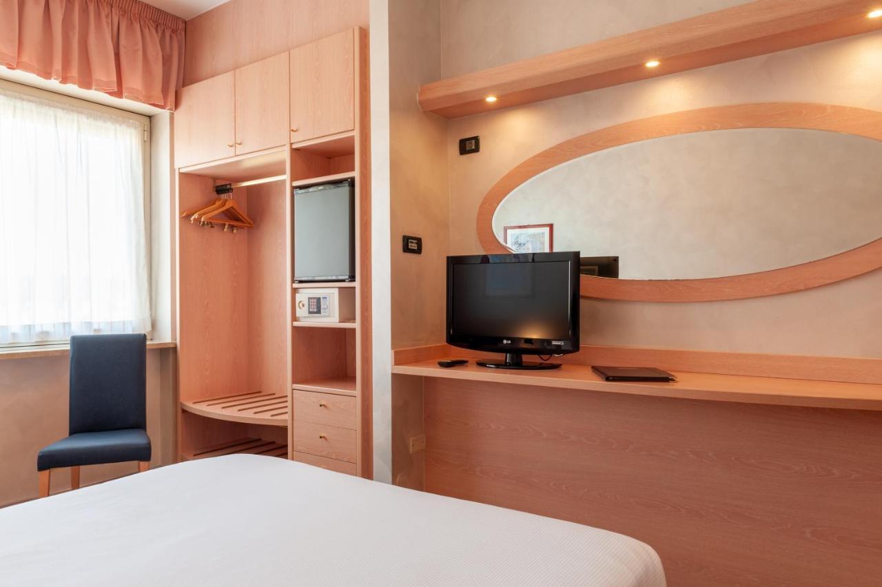 Augustus Hotel Biella Extérieur photo