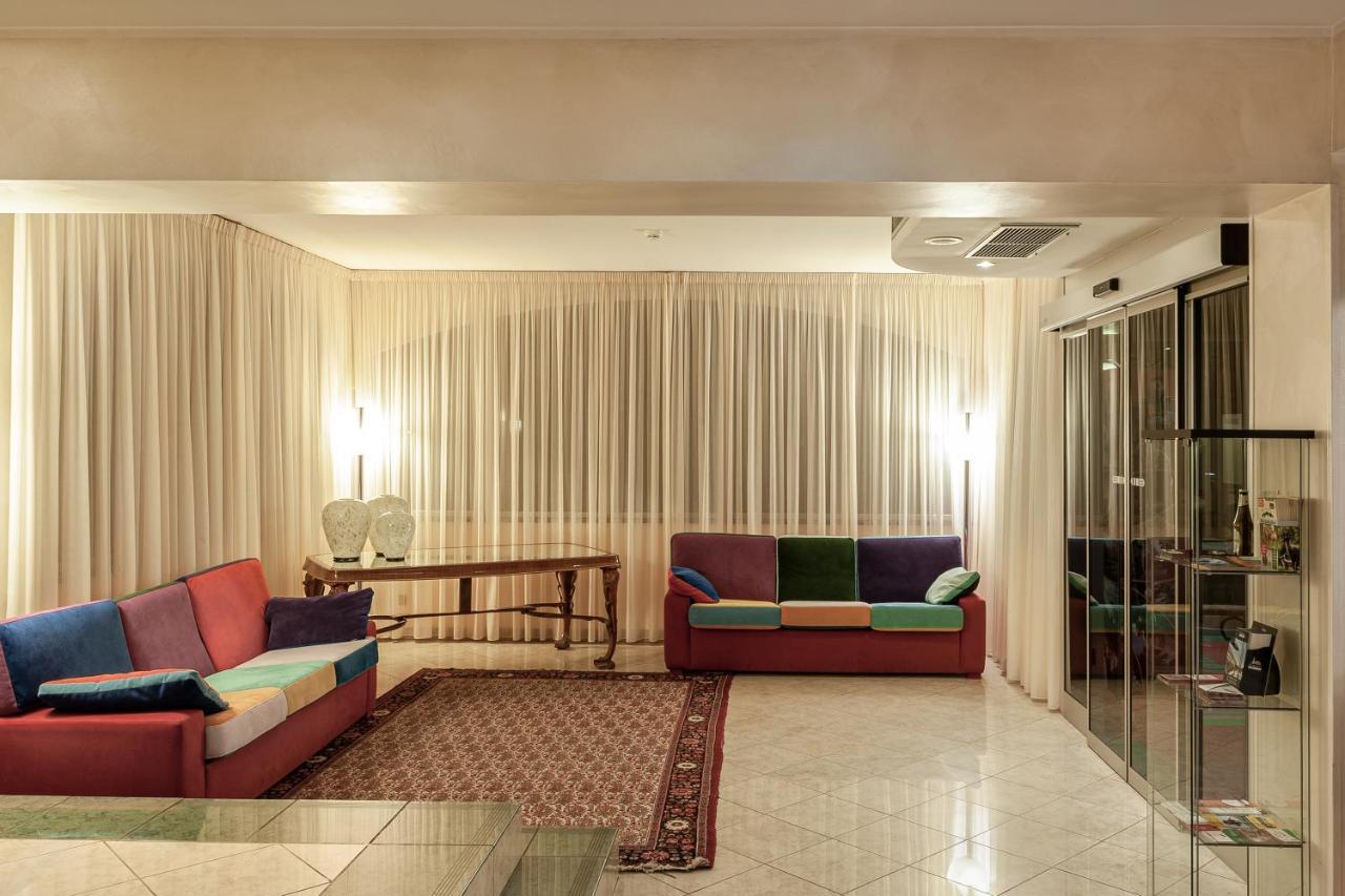 Augustus Hotel Biella Extérieur photo